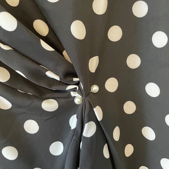 Sleeveless polka dot dress - Picture 2 of 3
